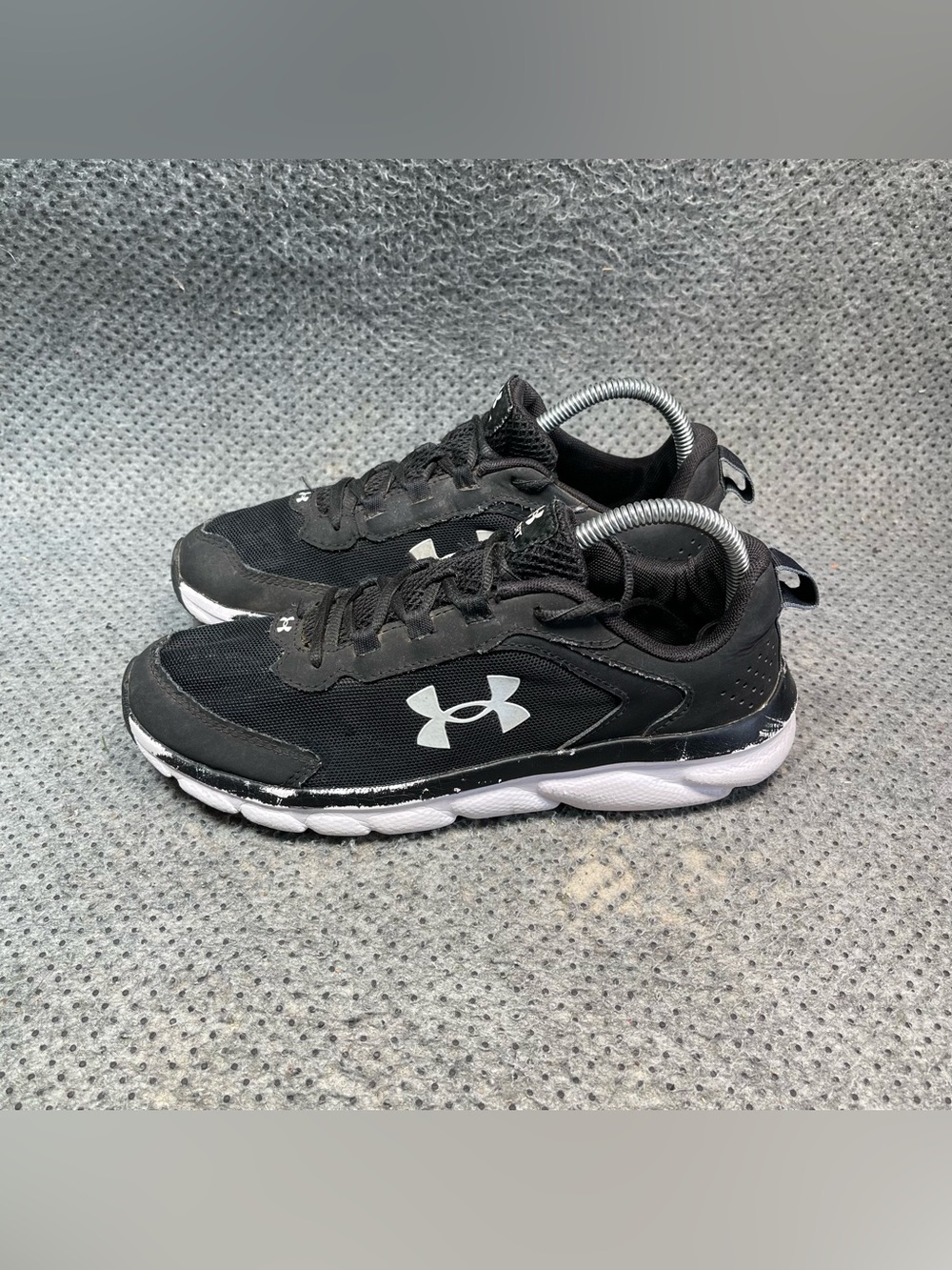 Under Armour Charged Assert Black Running Shoes Size 8.5 Women’s 7 Men’s